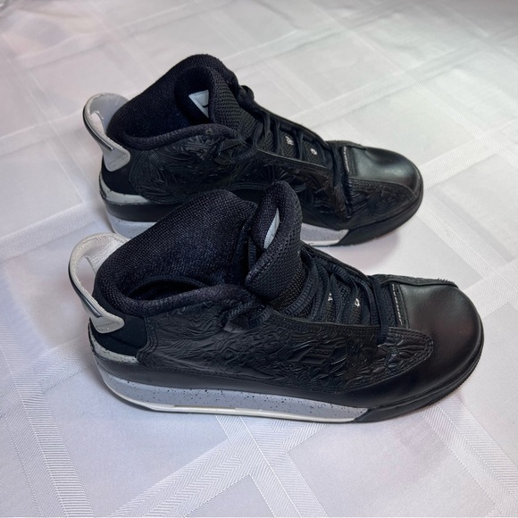 Youth Air Jordans Dub Zero GS Sneakers - Picture 3 of 15